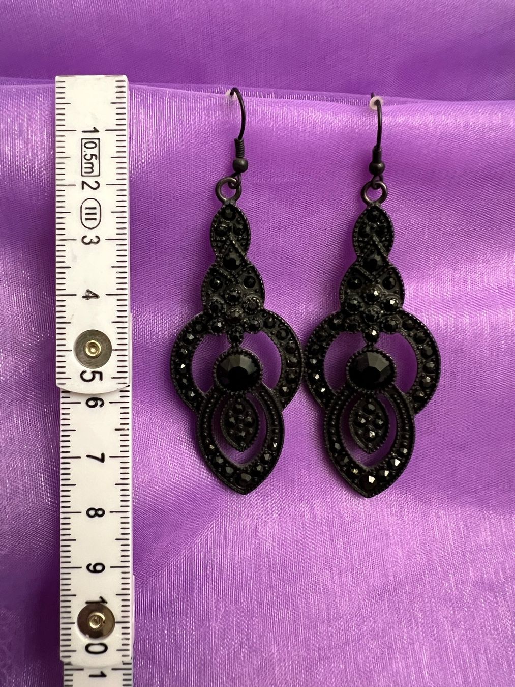 Ohrringe & -stecker: Schwarze Ohrringe mit schwarzen Steinen – Gebraucht aus Zürich von rigani 1