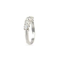 Ring aus Weißgold mit Zirkonia-Pavé