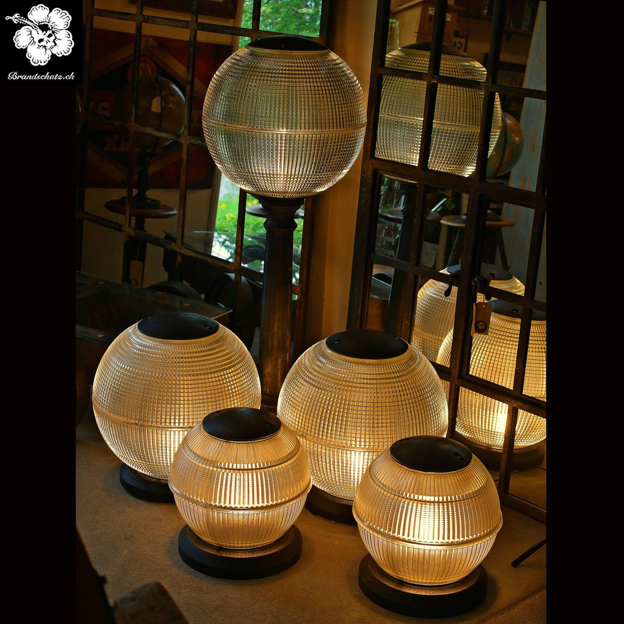 Lampade: Holophane Bodenleuchte, Lampe, Bodenlampe, Tischlampe – Usato da Birrwil venduto da brandschatz_birrwil