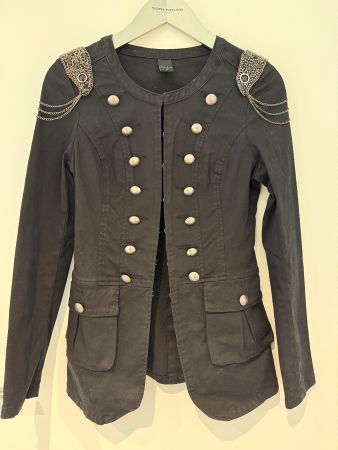 Spezieller Blazer mit Verzierung
