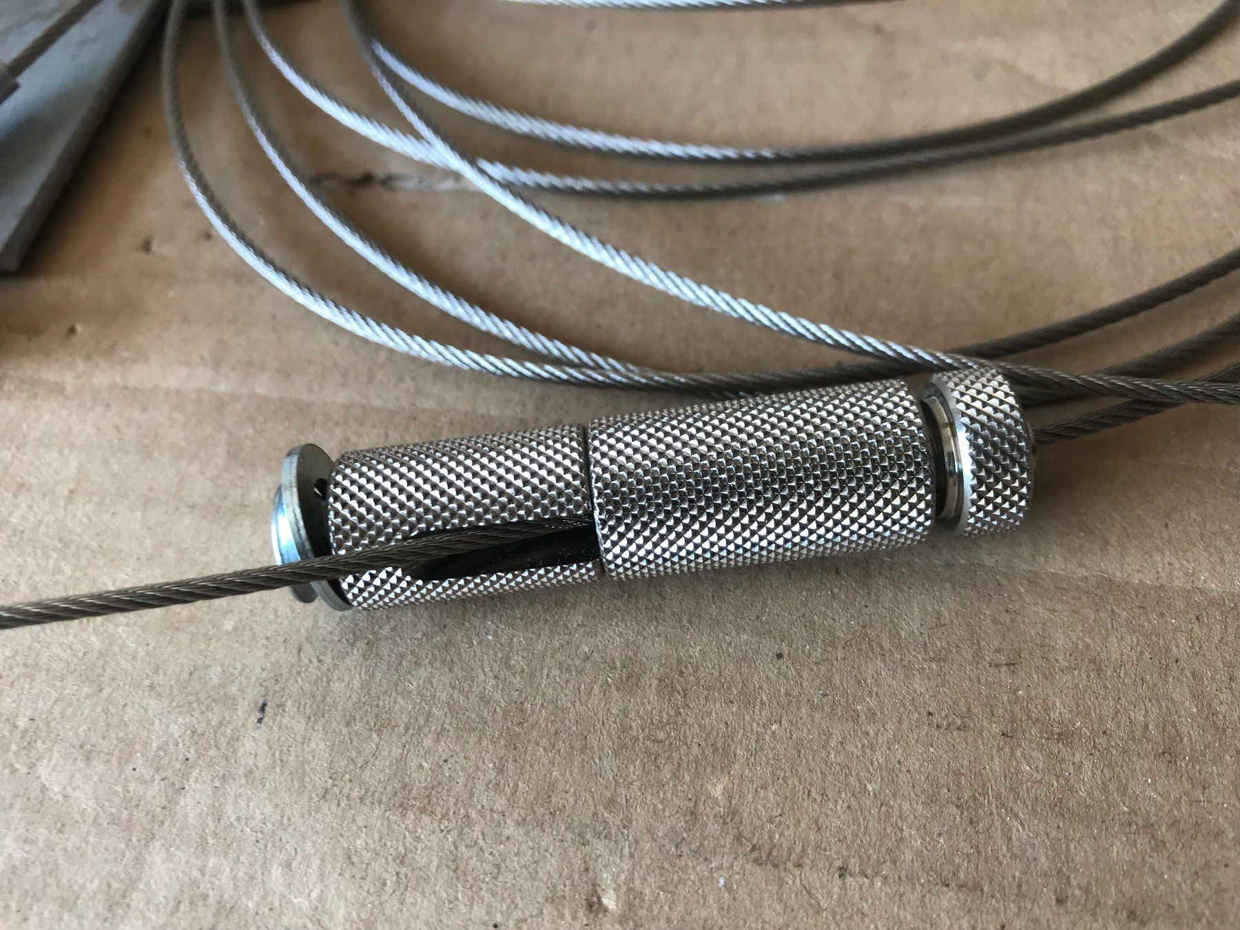 Ferramenta: Drahtseilhalter Gripper Abhängesystem – Usato da Unterkulm venduto da Fabulirius 2