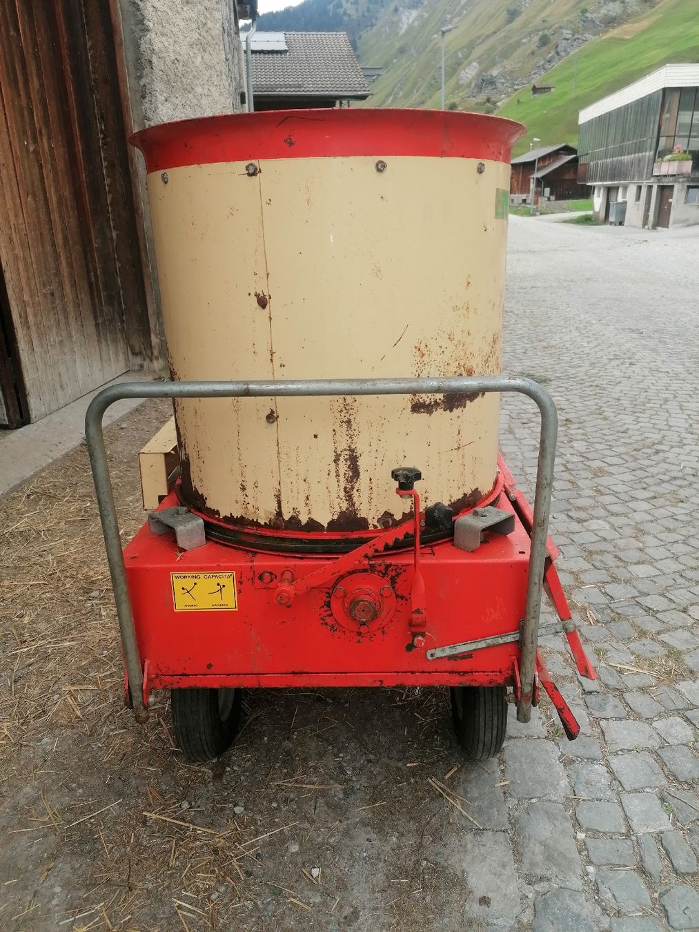 Trinciatrici: Strohmühle/ häcksler – Usato da Nufenen venduto da Cmeuli 2