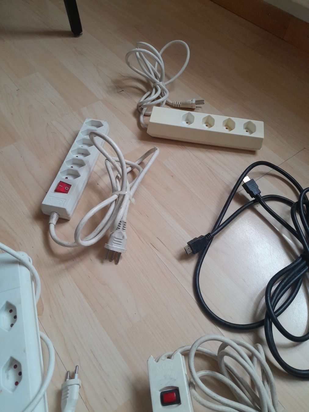 Kabel: Hdmi + multiprise total fr 25 le tout – Gebraucht aus grenchen von Gdesire 3