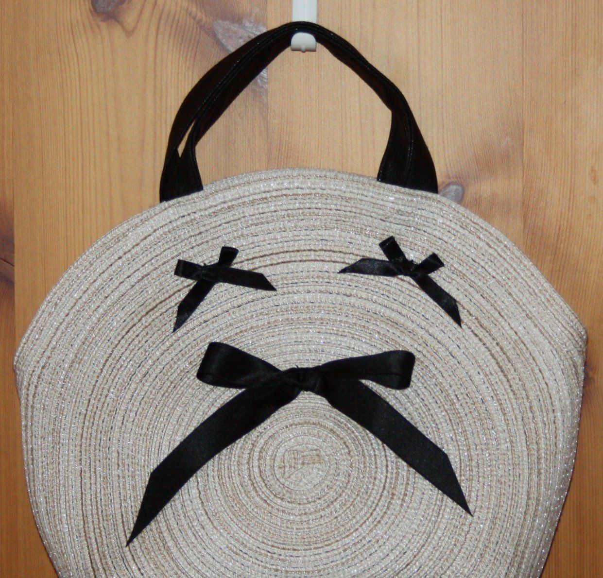 Borse da donna: Tasche beige - schwarz mit Satin Schleifen – Nuovo (secondo la descrizione) da Flüelen venduto da Diversicum-HandMade 1
