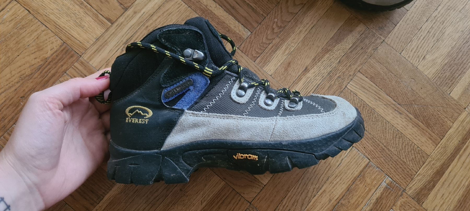 Everest Chaussures garçon: Wanderschuhe / Trekkingschuhe Everest, Grösse 34, Vibram! – D'occasion à Glattpark(Opfikon) par ejo_m8fr 1