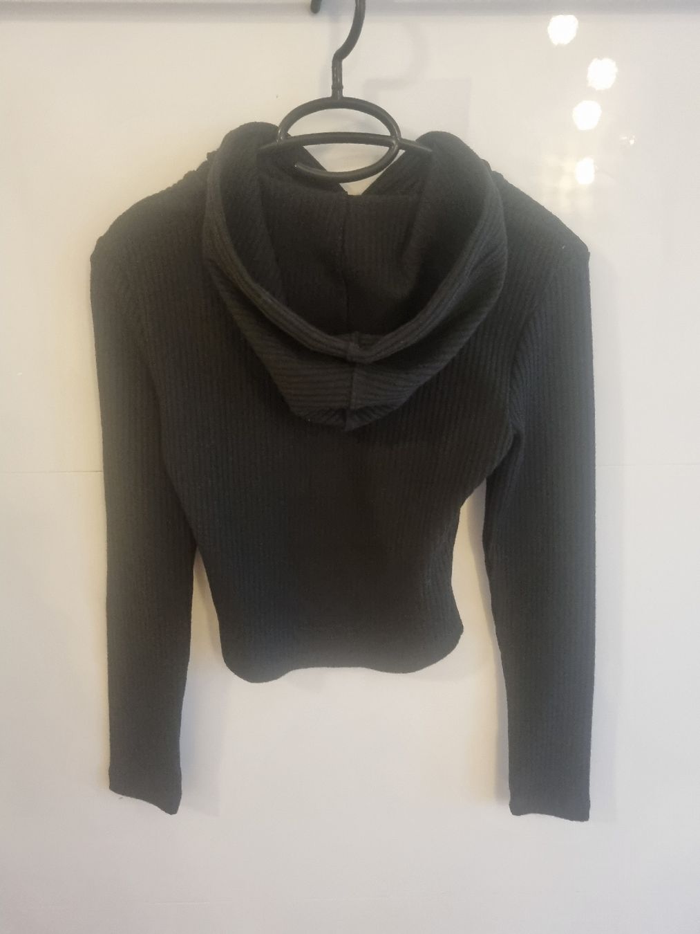 Maglioni & Felpe: Schwarzer Kapuzenpullover von Stronger, Grösse S – Nuovo (secondo la descrizione) da Thalwil venduto da Tigerlily1992 3