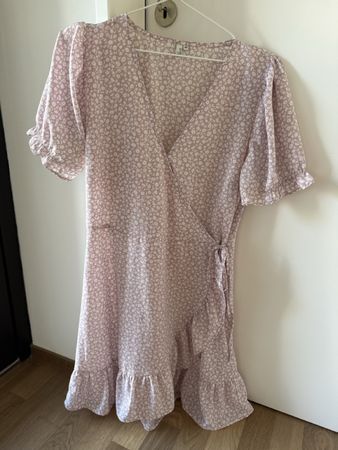 Kleid Nelly Grösse 40 Blumenmuster Wickeloptik kurzarm