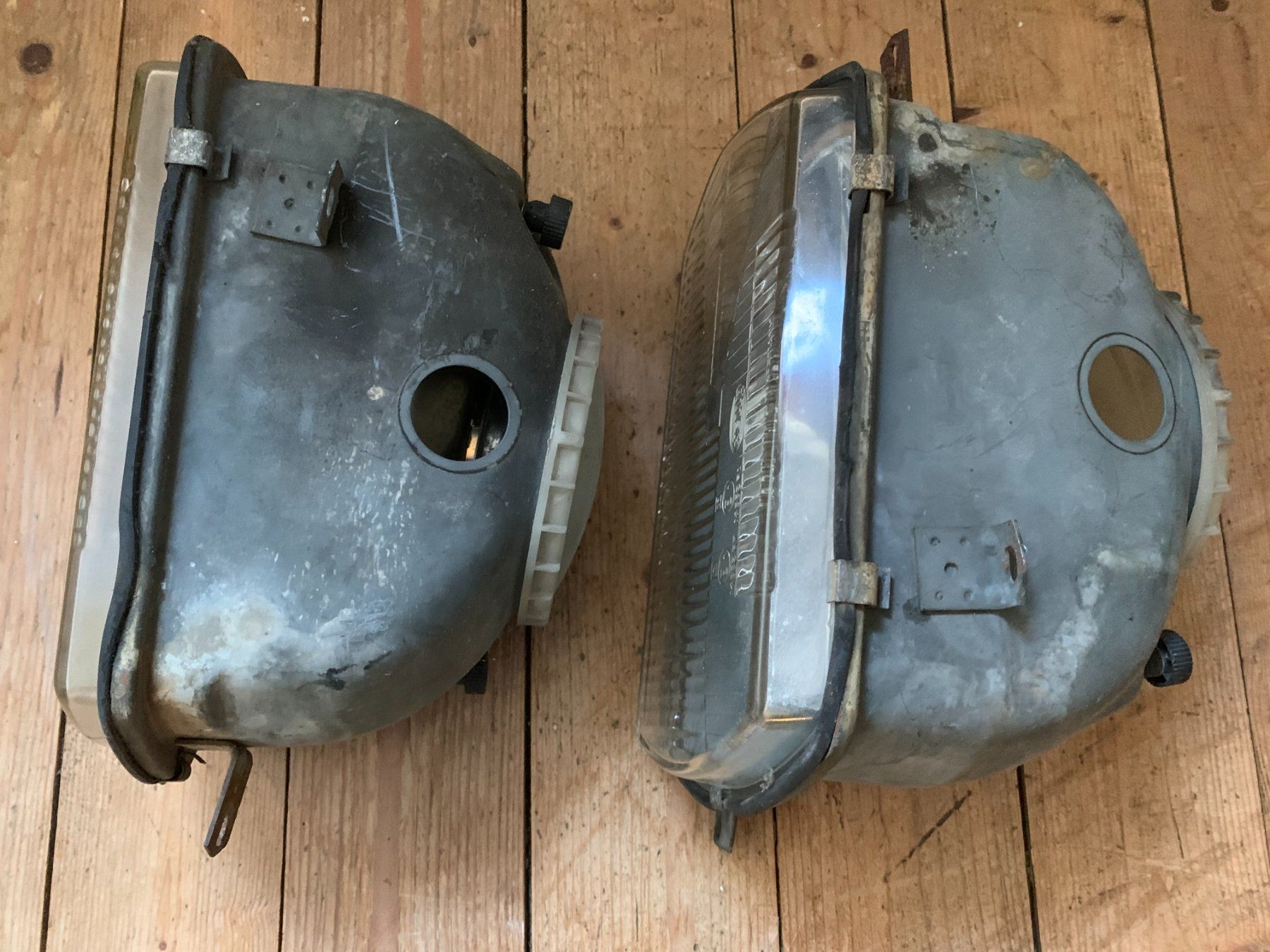 Hella Fari: VW Passat B1 Scheinwerfer Hella 1973-1976 Top – Usato da Teufen venduto da karaca61 1