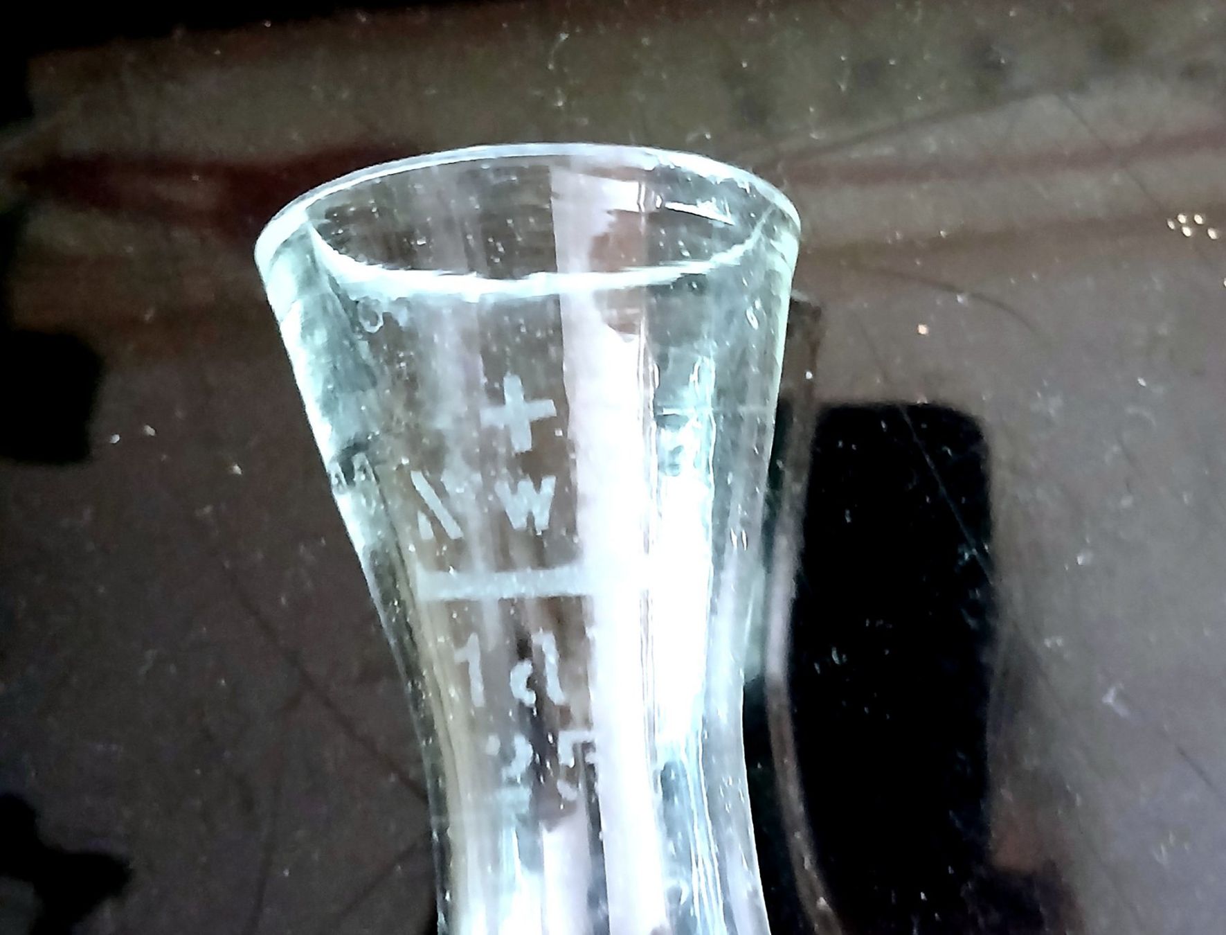 Karaffen: Carafe à vin 1 dl centenaire - 1925 – Gebraucht aus LE MONT-SUR-LAUSANNE von CHOCO04 1