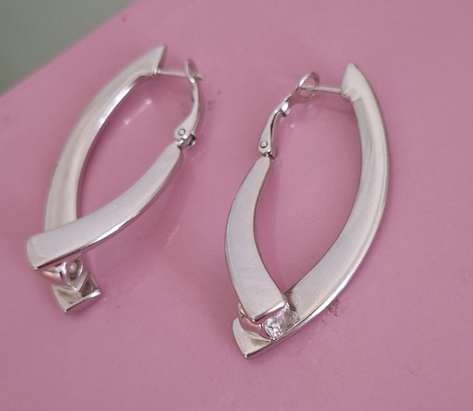 Boucles d'oreille: Massive gestempelte Ohrringe mit Zirconia – D'occasion à Kerzers par ExpressoTerreno