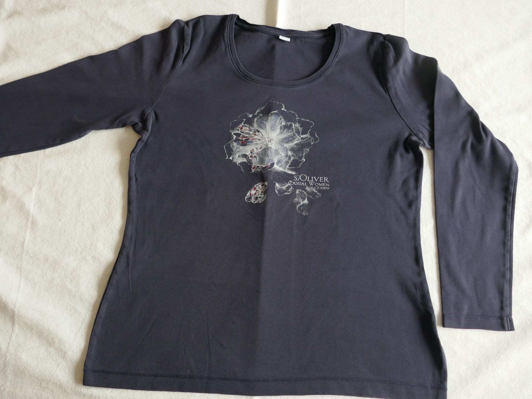 S.Oliver T-Shirts: S.OLIVER  Langarmshirt mit Print - dunkelblau – Gebraucht aus Volketswil von Cobra22