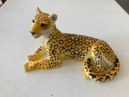 Leopardin liegend Tierfigur von AAA