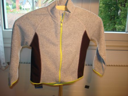 Faserpelz Jäckli von H& M, Grösse 104, grau/schwarz/neon