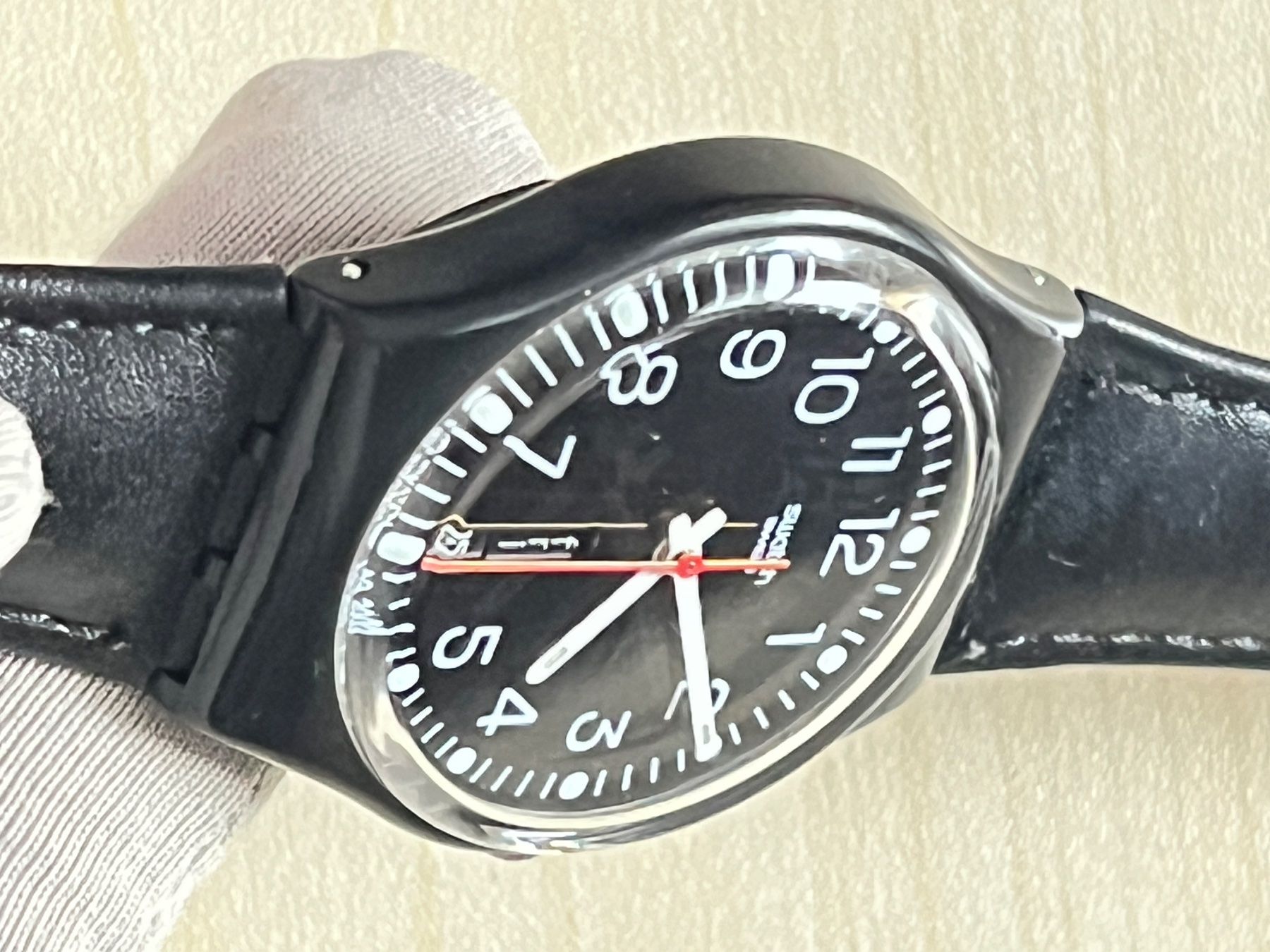 Swatch Orologi: Schwarze Swatch Gent Uhr mit Lederarmband – Usato da Grenchen venduto da chththl 3