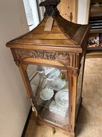 Antike Vitrine, wohl aus einer Kirche oder Kloster