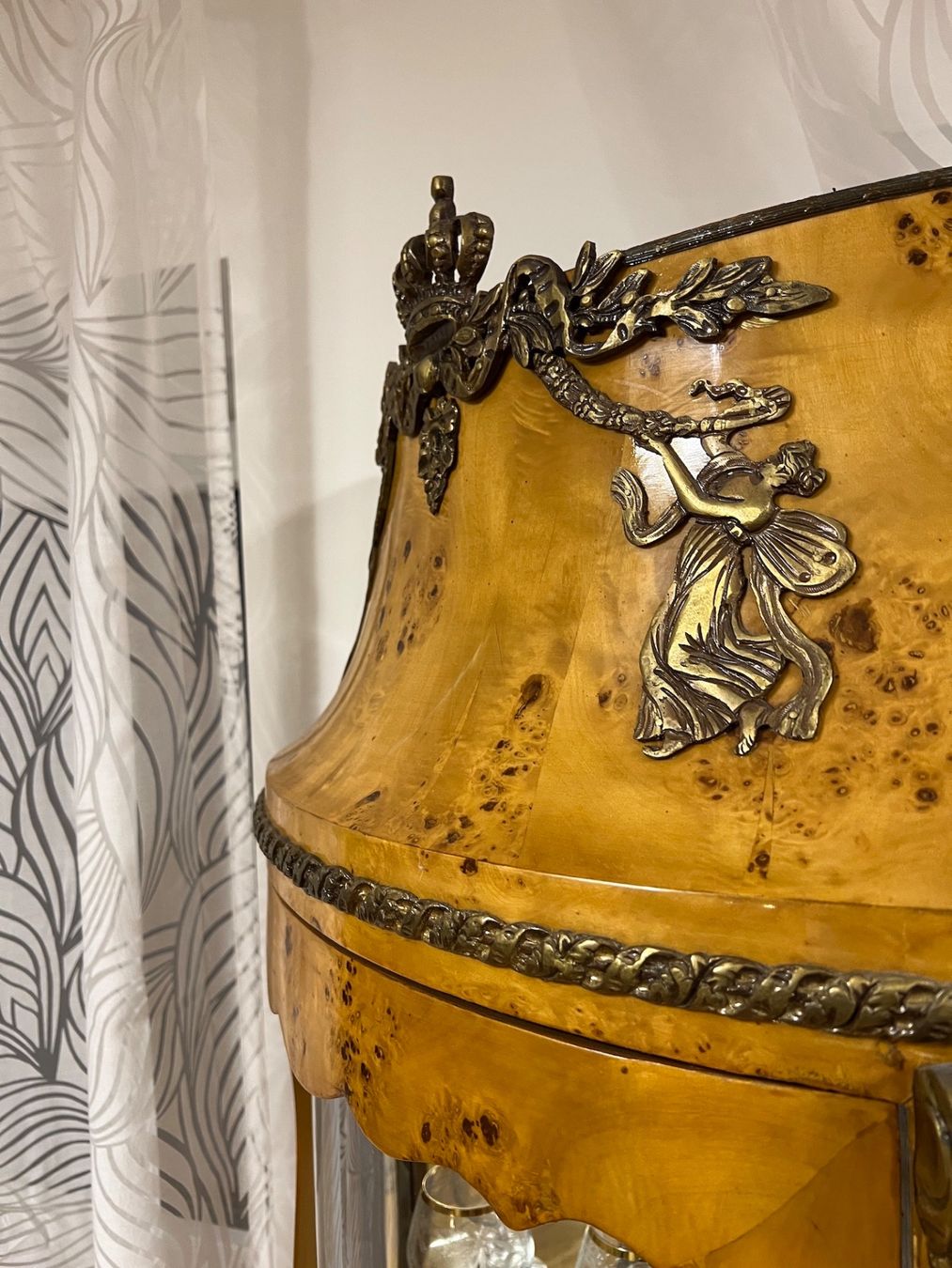 Vetrine: Barock Vitrine Eckvitrine Eckschrank Barockstil Messing – Usato da Gemünden venduto da GEUENWALD 7