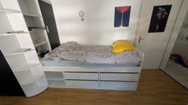 Lit enfant blanc avec rangements bon état