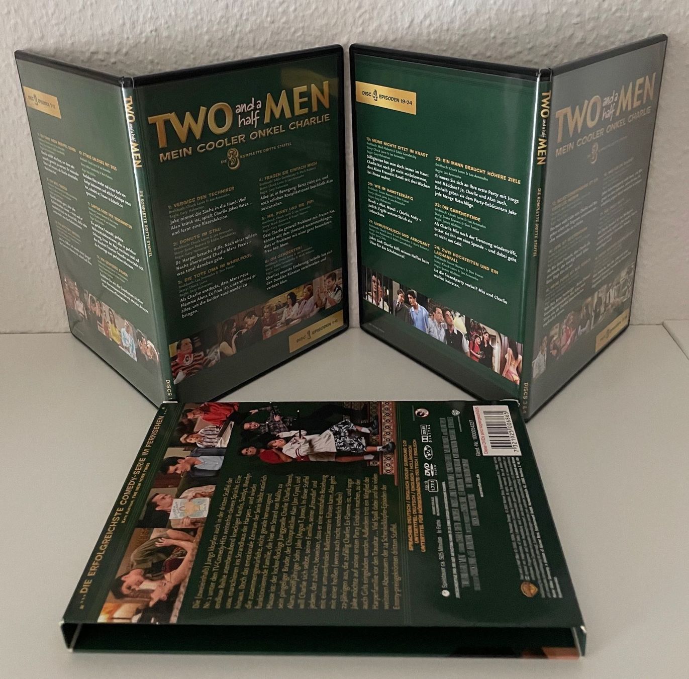 Tutti i DVDs: Two and a Half Men Season 3 – Nuovo (secondo la descrizione) da Riehen venduto da M.S.DVD 3