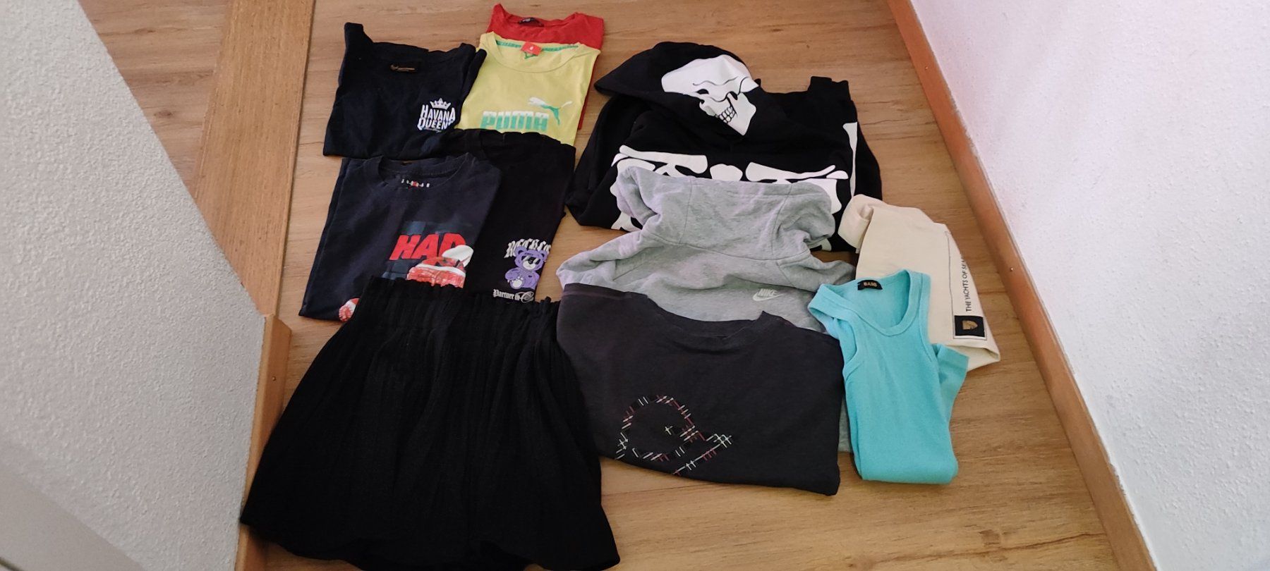 Lotti di vestiti: Kleiderpaket S-M – Usato da Chur venduto da djovanna