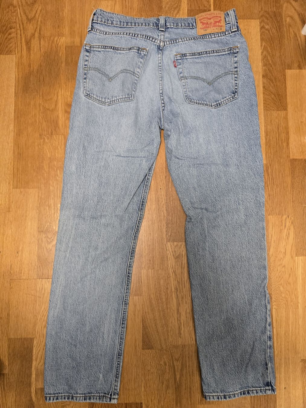 Levi's Lotti di vestiti: Lot de 3 jeans Levi's et Pull & Bear  – Usato da Perroy venduto da gui_6kwf 9