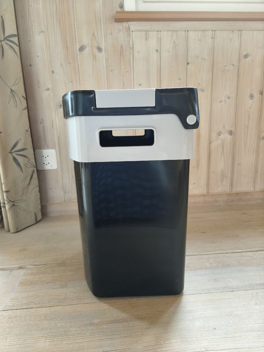 Cestini per rifiuti: Abfalleimer/Abfallpresse Ebnat Sparbox – Usato da Sternenberg venduto da Wely 5