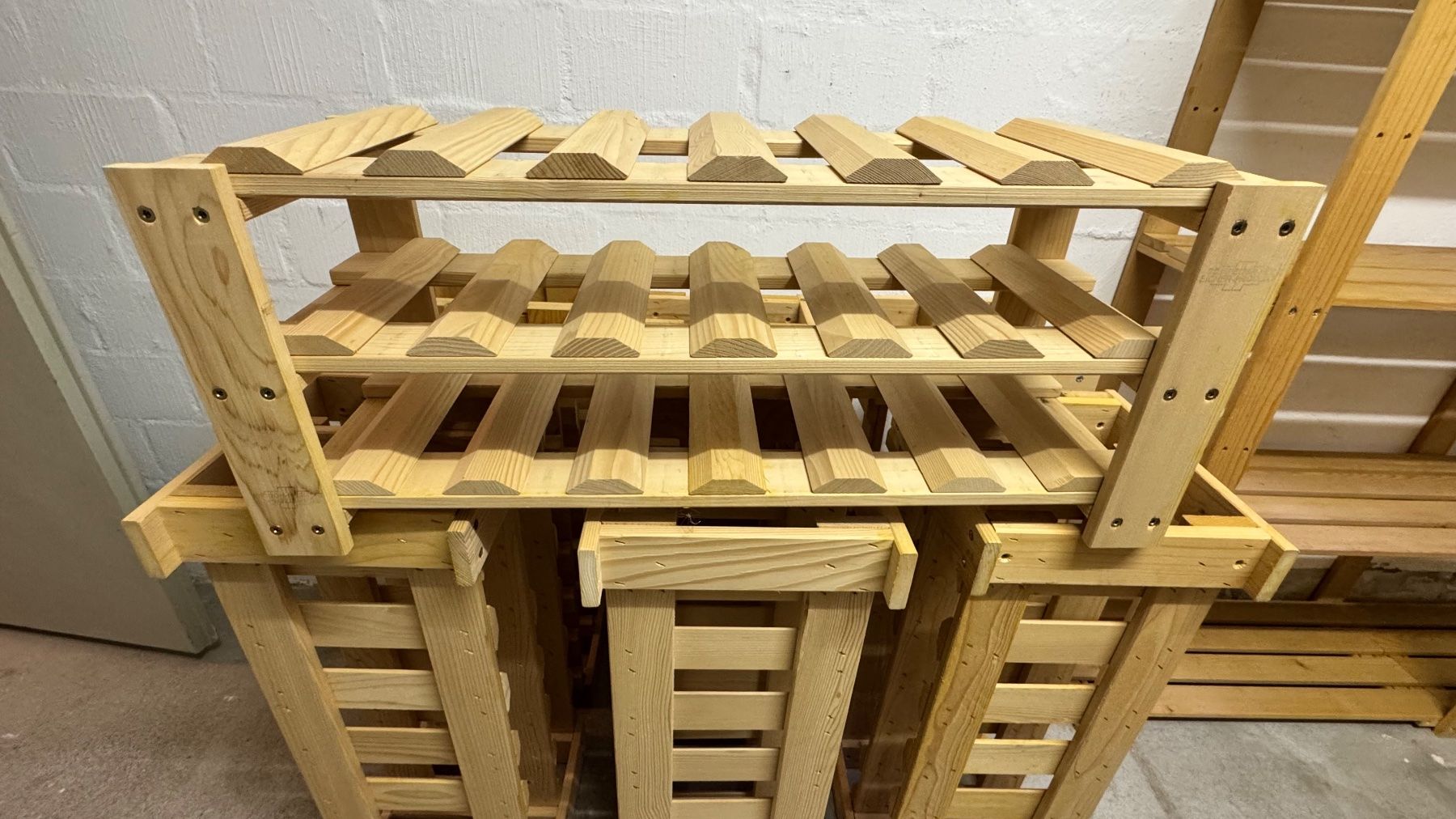 Regale: Holz Weinregal Stapelbar – Gebraucht aus Uetikon am See von snm52