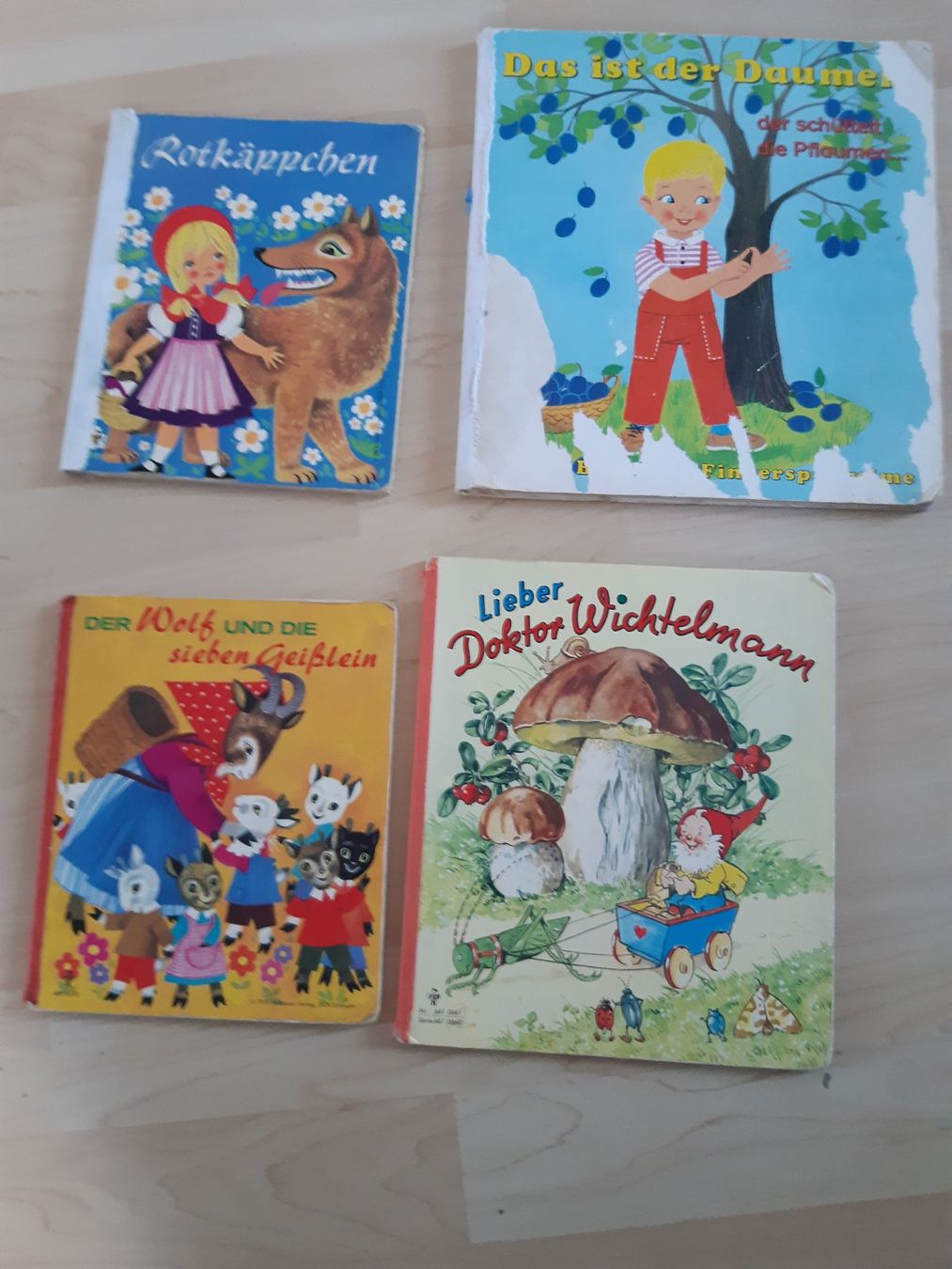 Livres: 4 alte Kinderbücher – D'occasion à Mülligen par gipseli