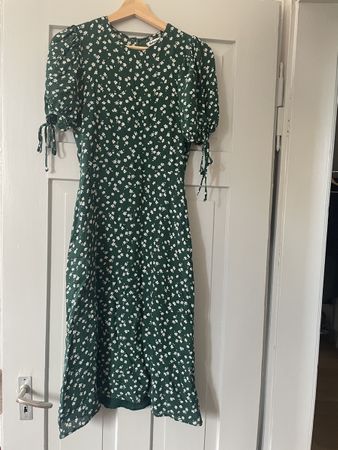 Reformation Kleid geblümt grün