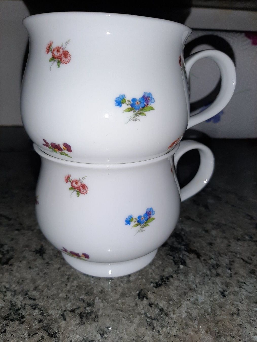 Tassen: 2 x KAFFEE -KUGELBECHER  MIT STREUBLUMEDECOR – Neu (gemäss Beschreibung) aus spreitenbach von lumbalplatte 2
