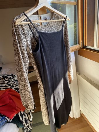 Kleiderset aus 2x Damenkleider Grösse S/M