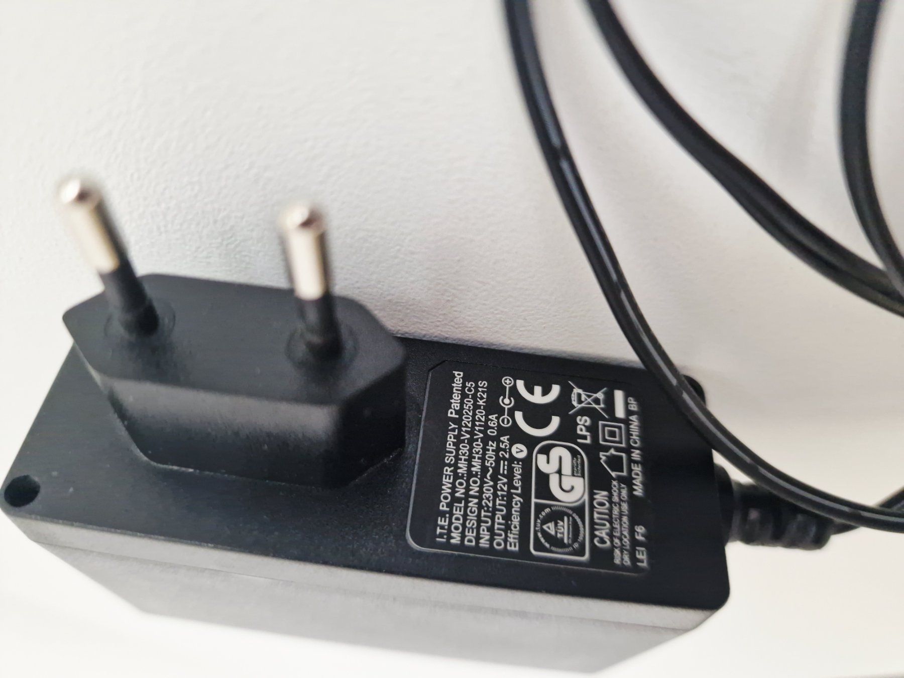Cavi: Stromkabel Netzteil Kabel 12V – Usato da Hallau venduto da CHACLA 1