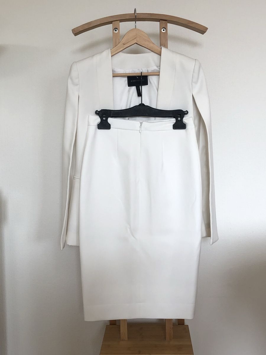 Completi & Tailleur: Ensemble blanc blazer cape et tailleur BCBG Max Azria – Nuovo (secondo la descrizione) da Clarens venduto da ale_yc7t 2