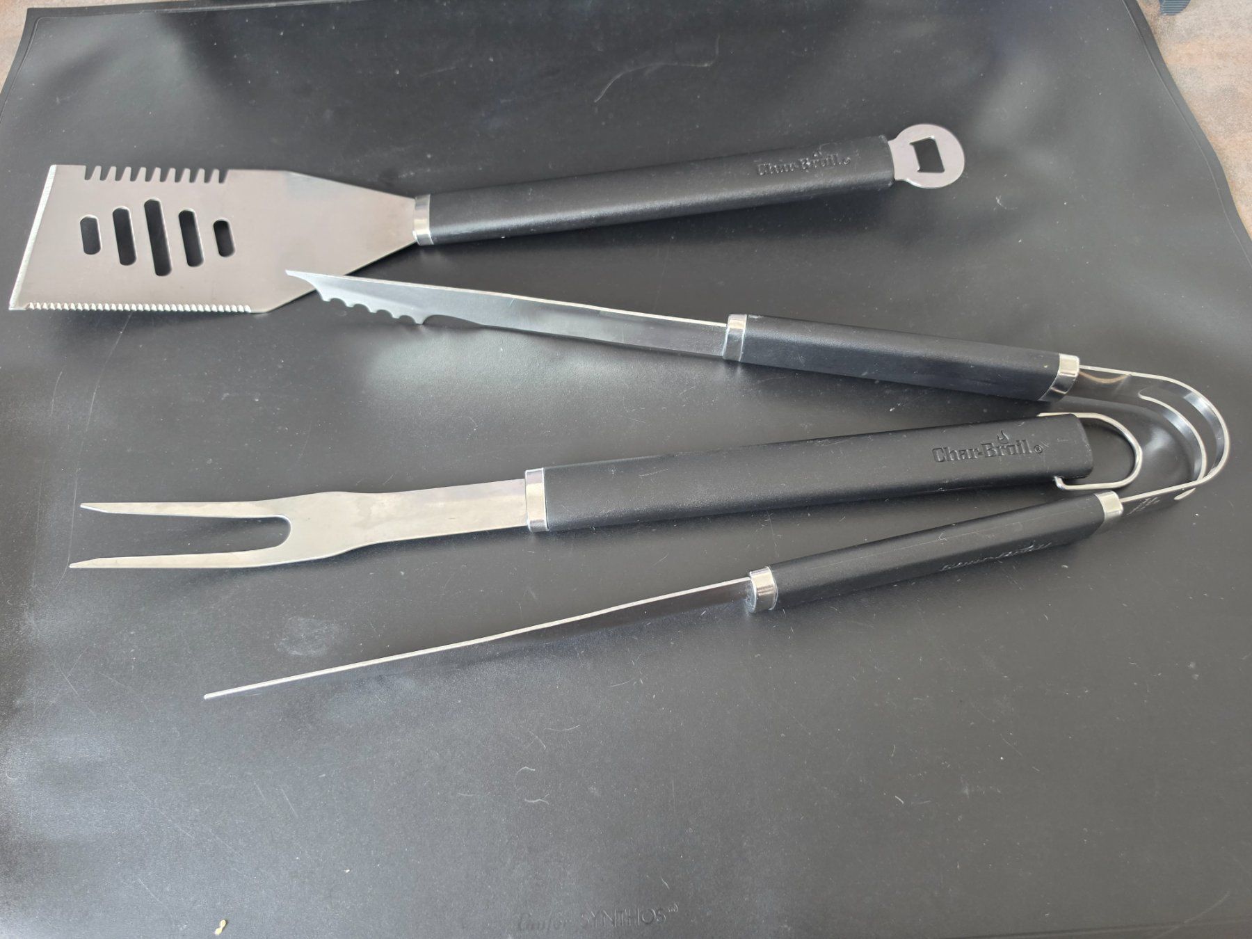 Bestecksets: Char-+Bruil Grillbesteck – Neu (gemäss Beschreibung) aus Bad Zurzach von Luberon
