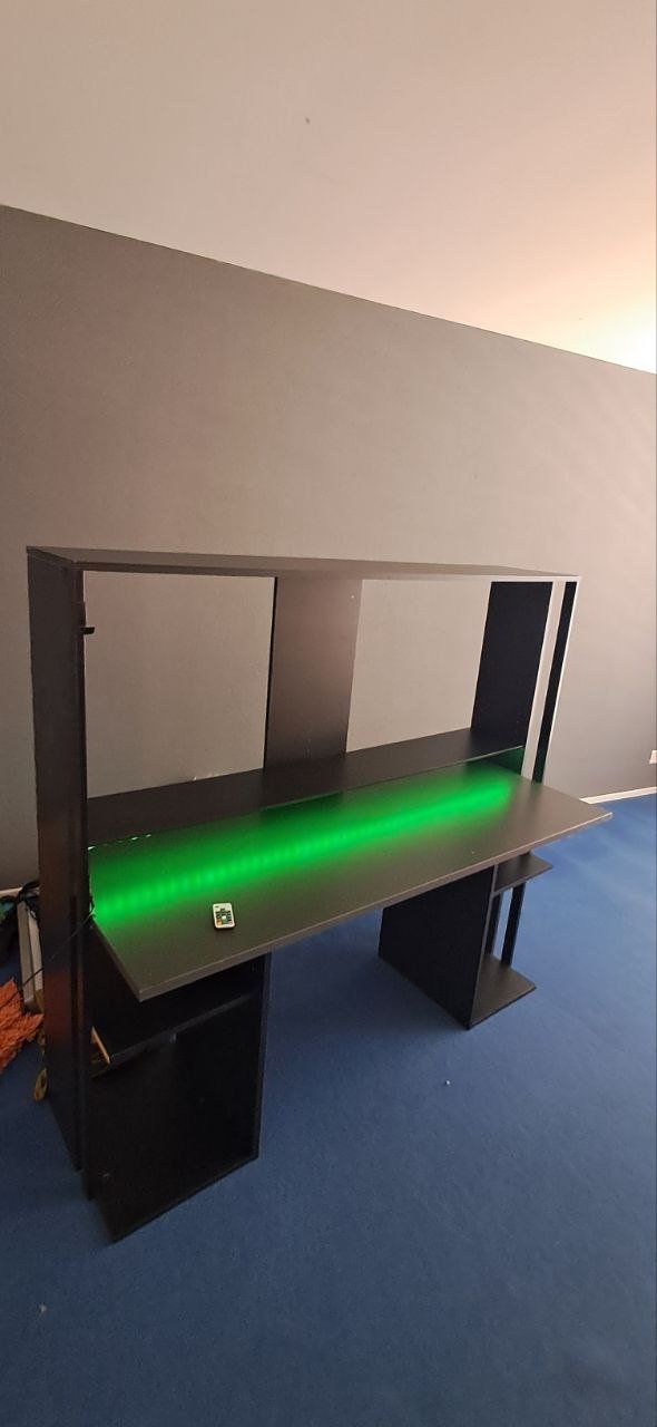 Schreibtische: Arbeits- oder Gamer-Pult – Gebraucht aus Hochdorf von PHS 1