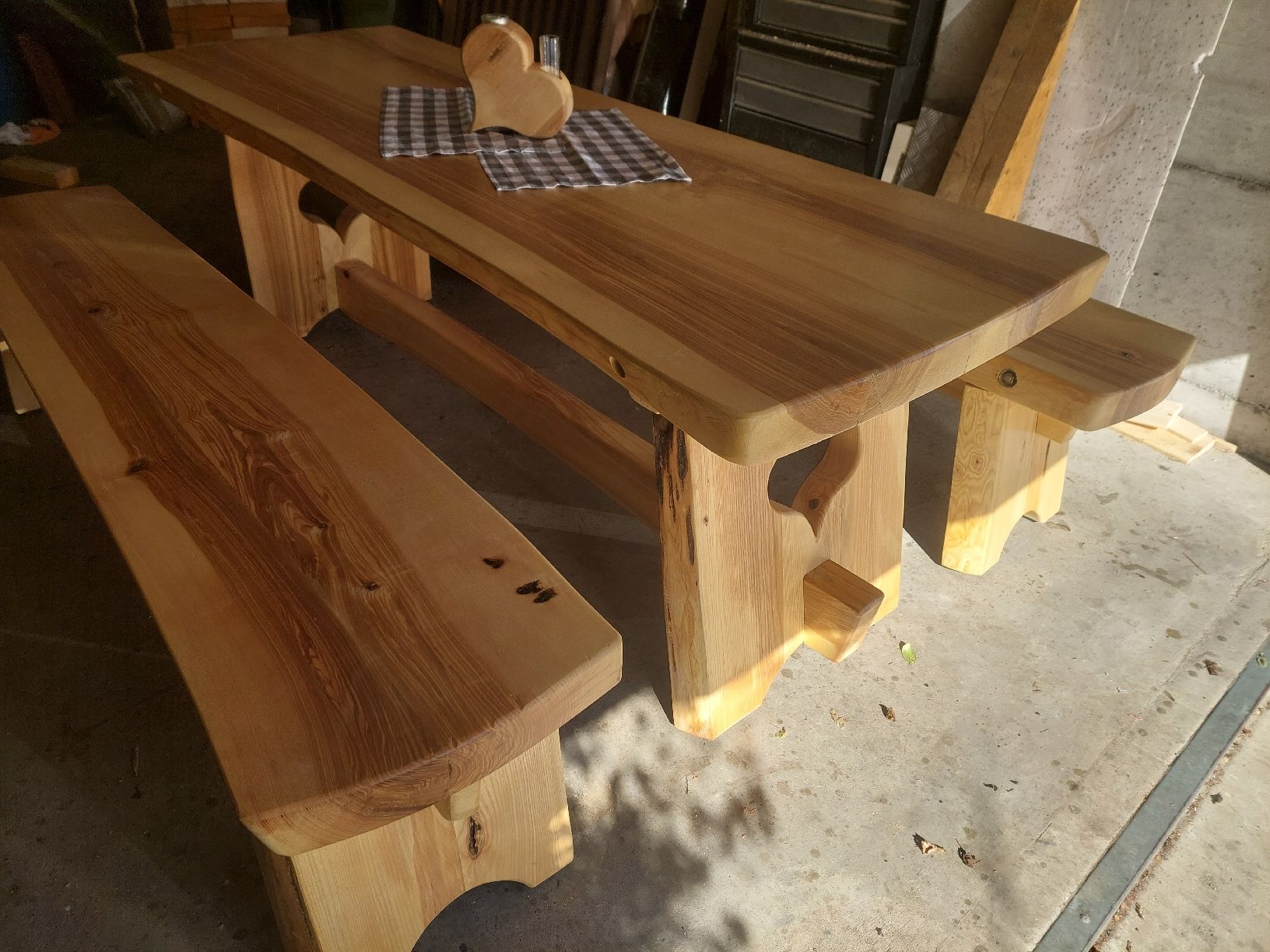Set di tavolo e panche: Rustikales Tischset aus Holz – Nuovo (secondo la descrizione) da Dietschwil venduto da kuckkuck6 1