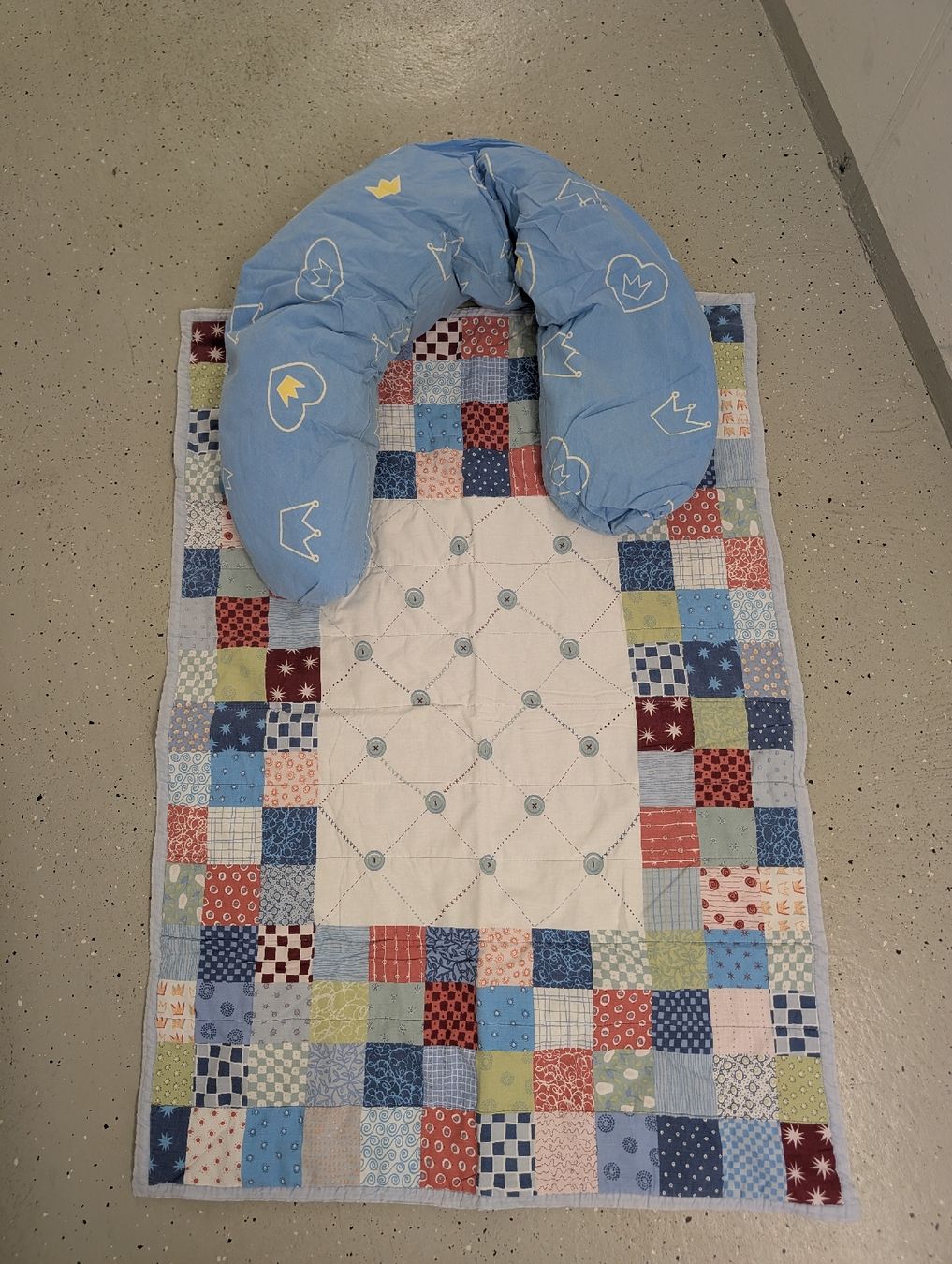 Cuscini: Still-Kissen mit Babydecke – Usato da Luzern venduto da simonf1