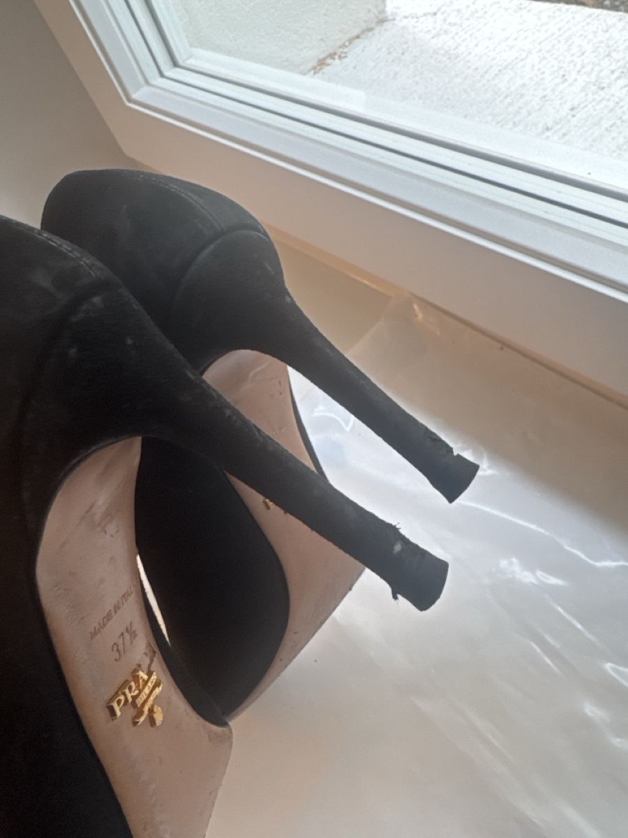 Prada Damenschuhe: Prada Suede Pumps Black Size 37.5 – Gebraucht aus Zürich von agnes_to 4