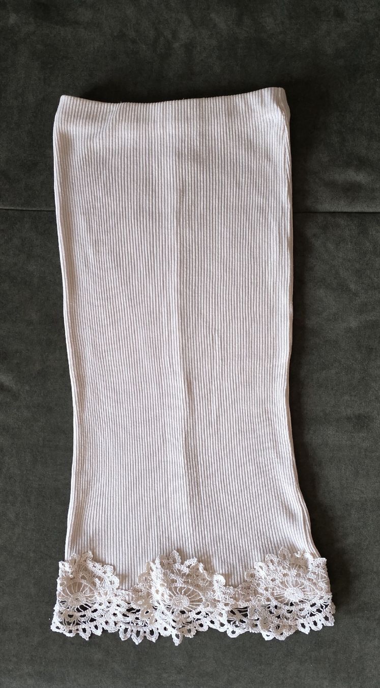 Zara Gonne: Zara Rock, Rippstrick, Creme mit Spitze, Grösse S – Usato da Rheinsulz venduto da Gilea 1