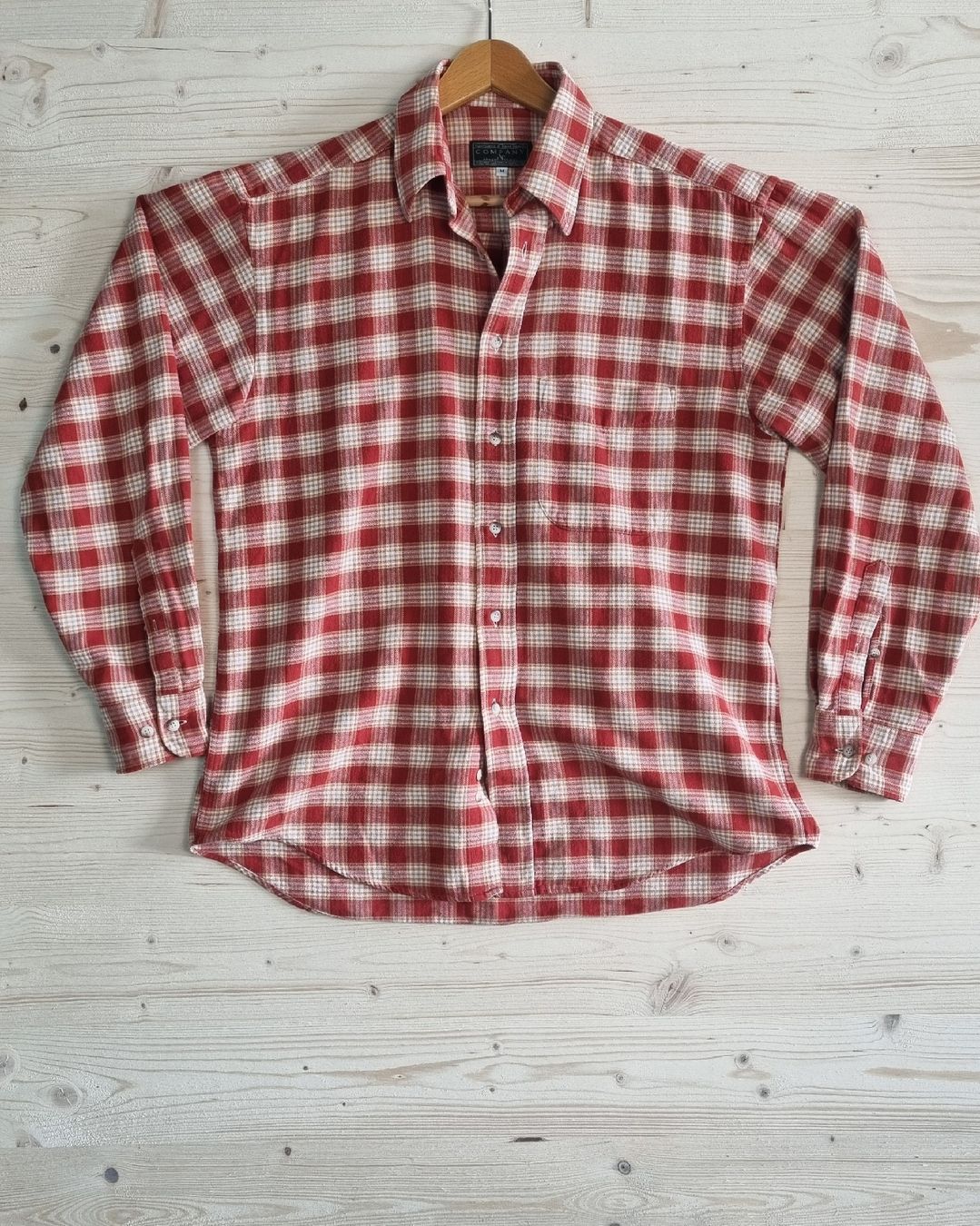 Camicie: Chemise Compagny rouge - M – Nuovo (secondo la descrizione) da Crans-Montana venduto da pea_k6bc