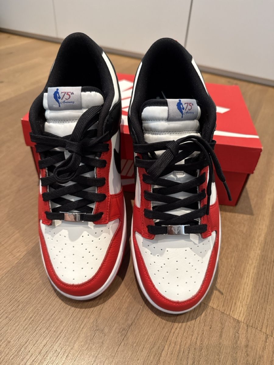 Nike Scarpe da uomo: Nike Dunk Low Retro EMB 75th Anniversary, Taille 45 – Nuovo e nell'imballaggio originale da Mellingen venduto da schiara10