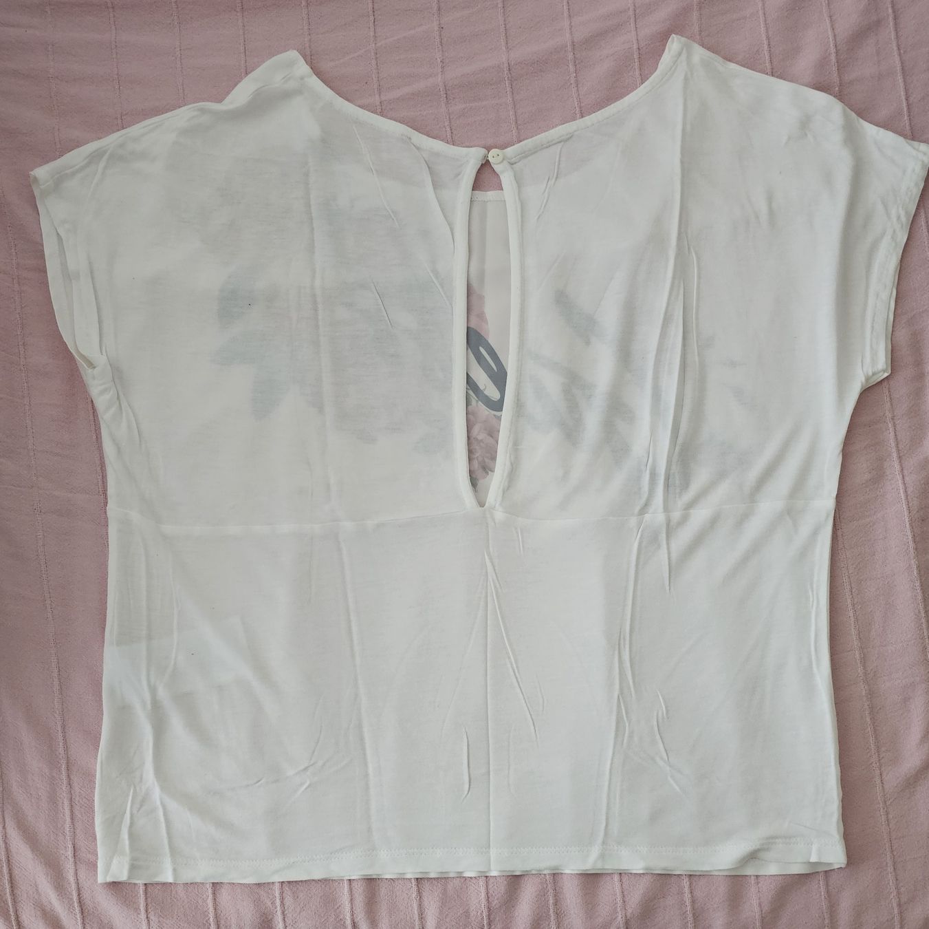 Guess T-shirt: Guess T-Shirt Blumenprint Gr.M – Usato da Steinmaur venduto da Kiki_m240 1