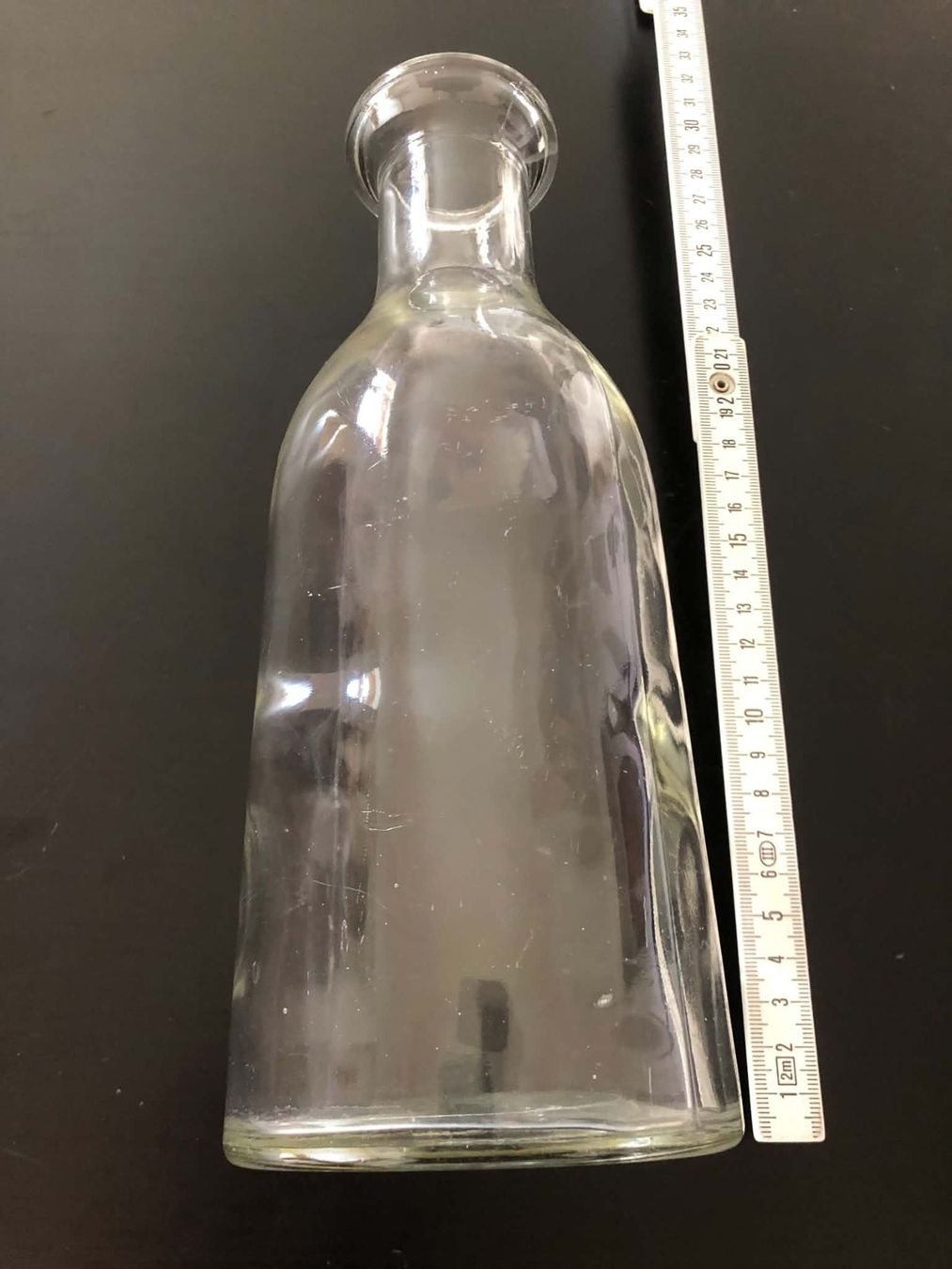 Karaffen: Carafe en verre transparent. – Gebraucht aus Nyon von BrocBox 1
