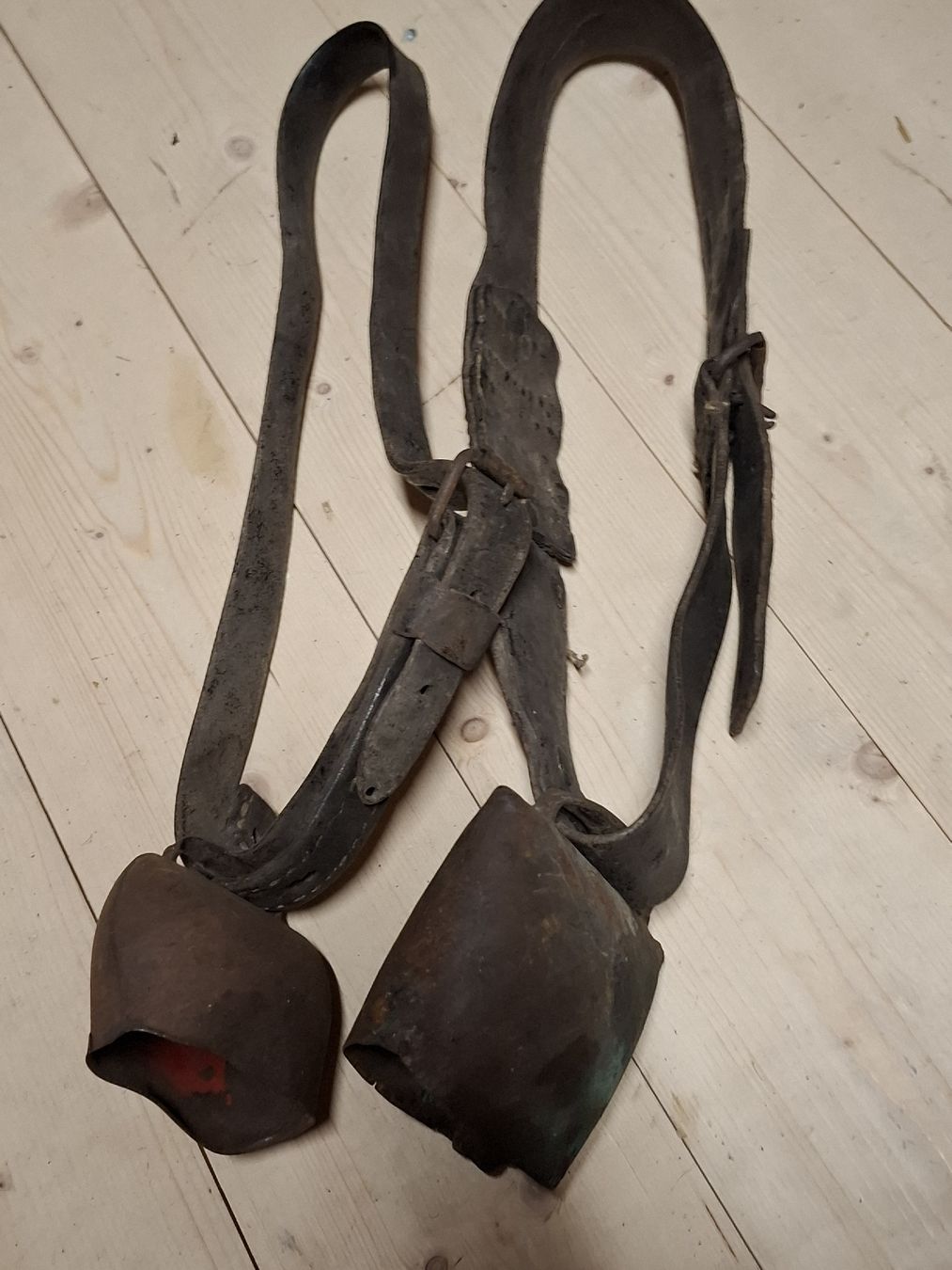 Cloches & sonnailles: cloche – D'occasion à Le Lieu par lalilalo 1