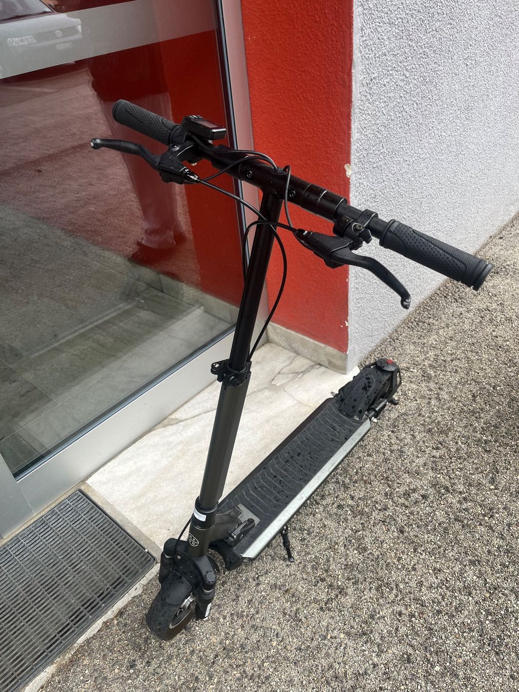 Scooter: Trottinette électrique Revoe R – Usato da La Chaux-de-Fonds venduto da CocaChewwy