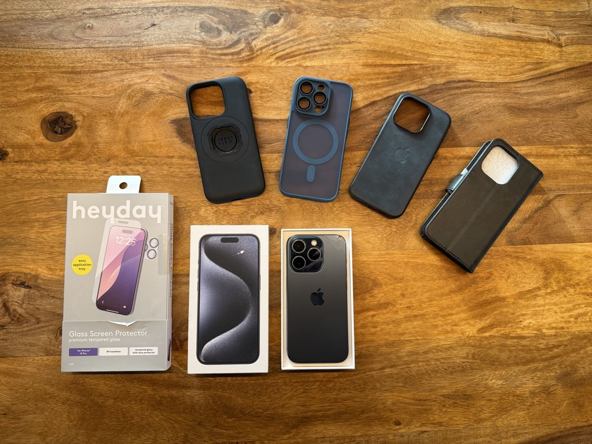 Apple Telefoni cellulari / Smartphones: iPhone 15 Pro / 128 GB / Dark Blue – Usato da St. Gallen venduto da mDavid