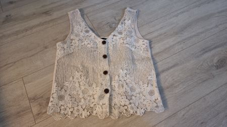 Zara Top Gr. XS, Beige mit Spitze, neuwertig 