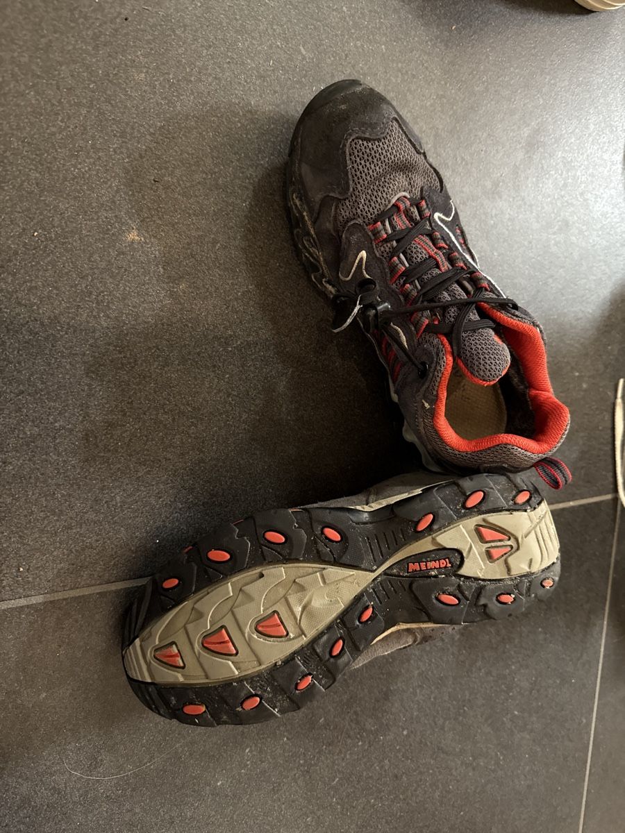 Chaussures hommes: Meindl Wanderschuh 35 – D'occasion à Buttikon SZ par Kellerabteil