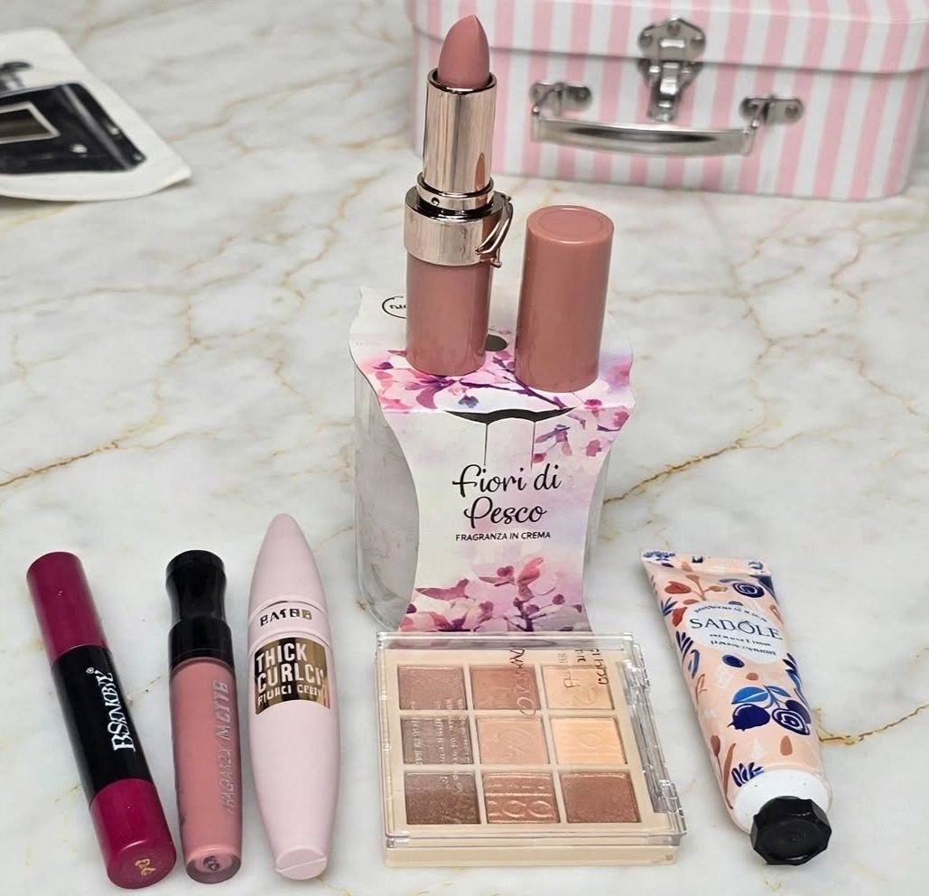 Valigie & Borse: Set beauty in valigetta  – Nuovo (secondo la descrizione) da Giubiasco venduto da Stefaniav 2