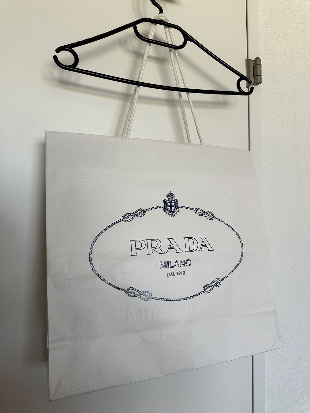 Prada Borse: Prada Einkaufstasche gross weiss - TOLL! – Usato da Pfäffikon SZ venduto da ansyyy