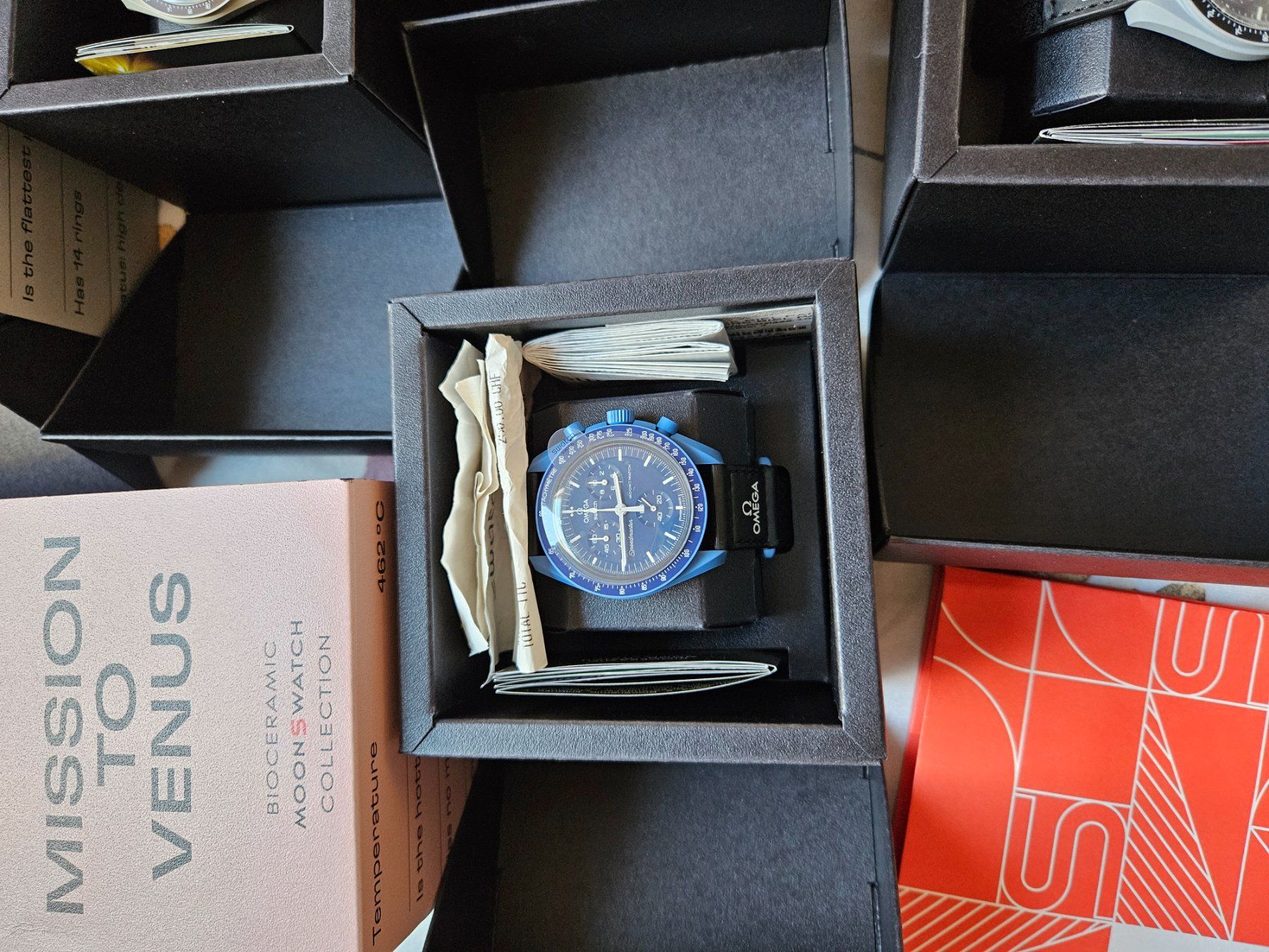 Swatch Orologi: 11 moonswatch – Nuovo e nell'imballaggio originale da Courroux venduto da monnin 2